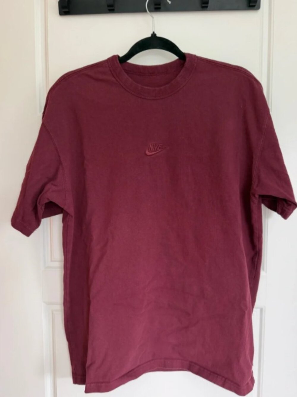 Nike Men's Burgundy Short-Sleeve Crewneck Tee